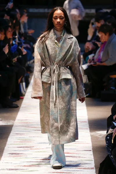 Look 3